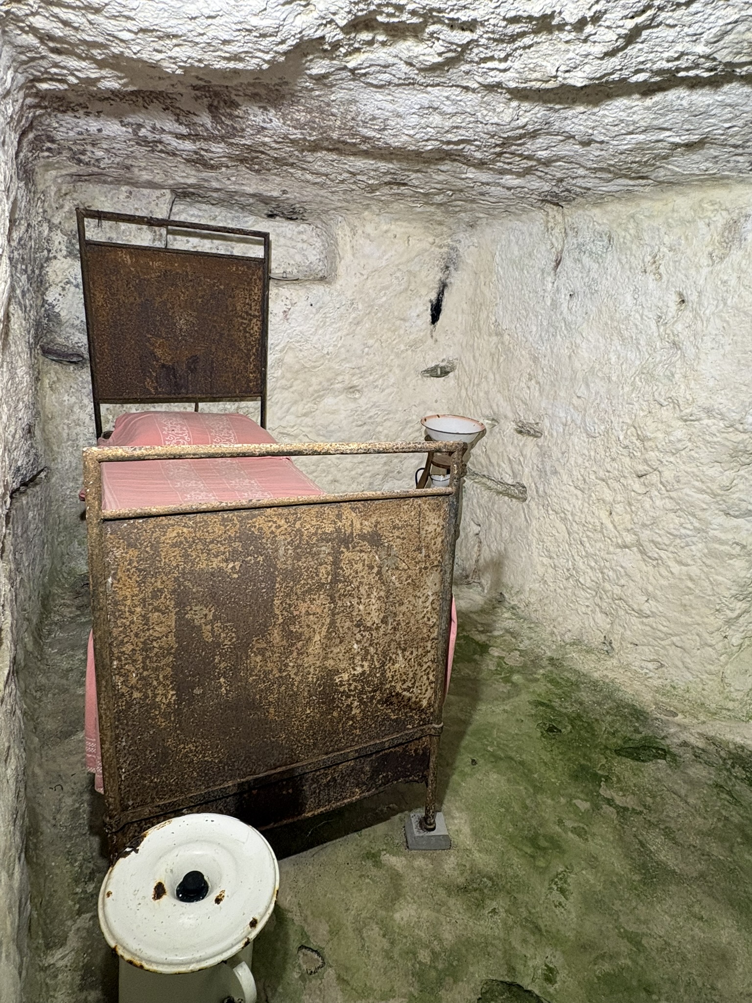 Tombs furnished as apartments